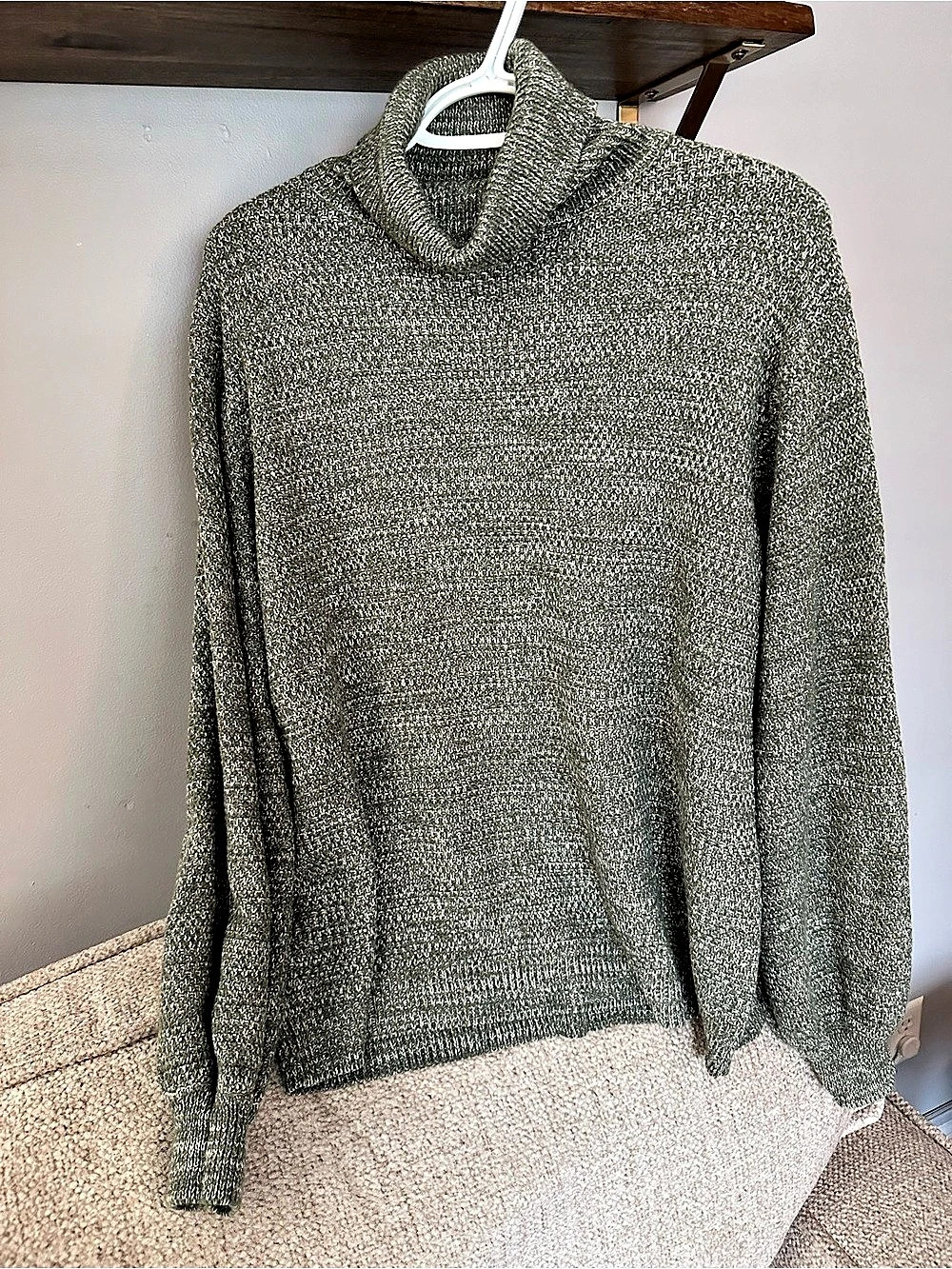 ZENANA Cowl Neck Sweater in Green Large Like New